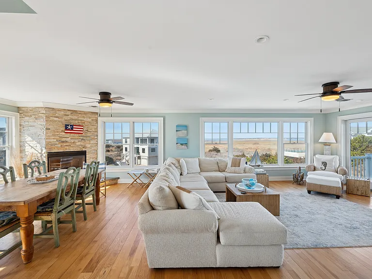 902 Dune Rd — Photo 12