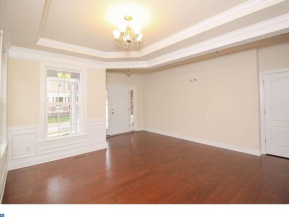 5th image of 1912 Cori Ln