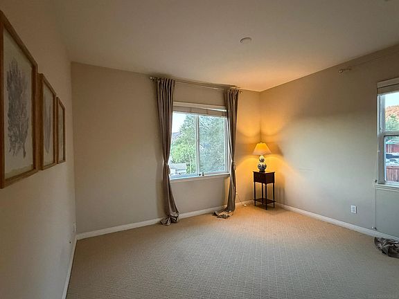 5th image of 624 Ridgemont Cir