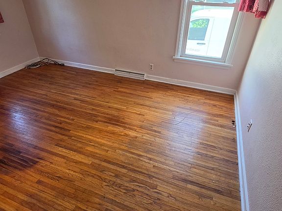 4th image of 2832 103rd St