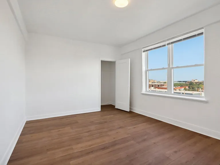 St. Regis Apartments — Photo 9