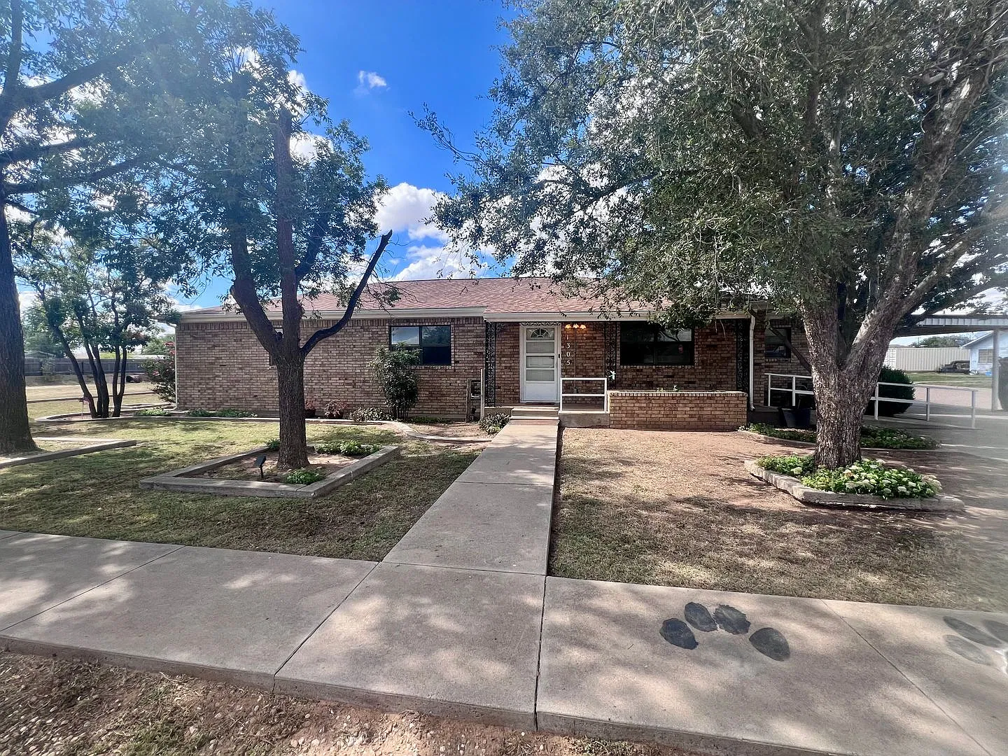 Large 3 Bedroom in Slaton — Photo 1
