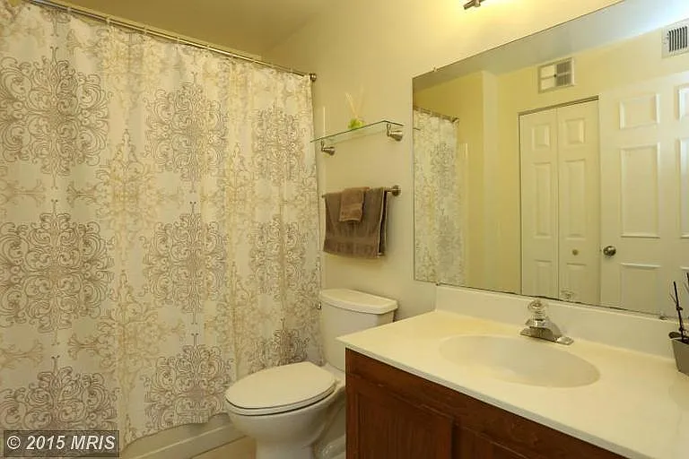 3 bed, 1064 sqft, $2,700 — Photo 2