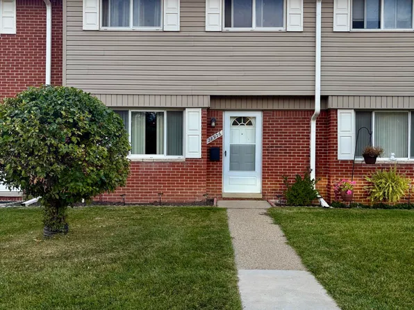 28926 Ann Arbor Trl, Westland, MI 48185