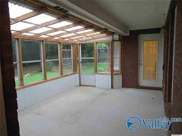 111 Capote Dr — Photo 15
