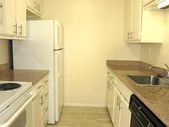 3rd image of 2642 Van Ness Ave APT 204