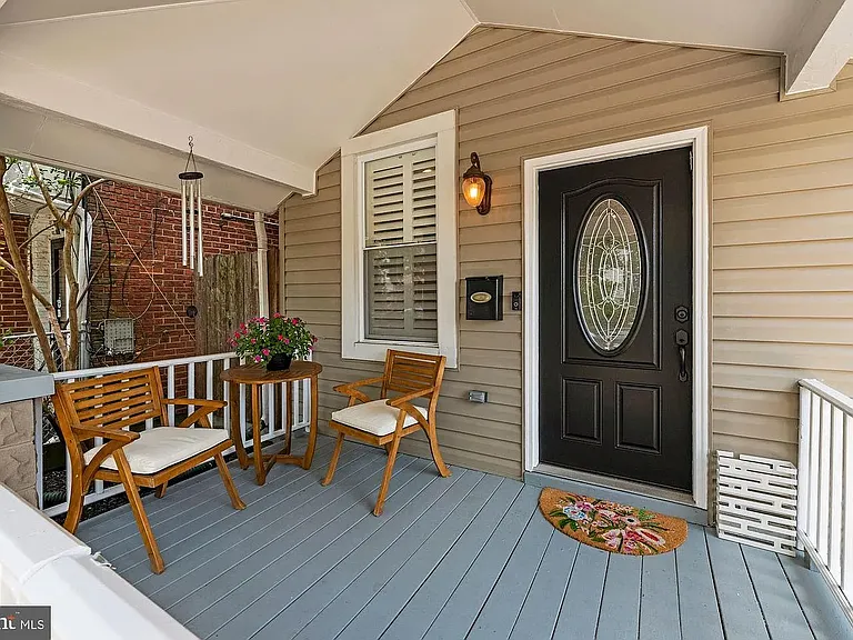 2219 Kearny St NE — Photo 3