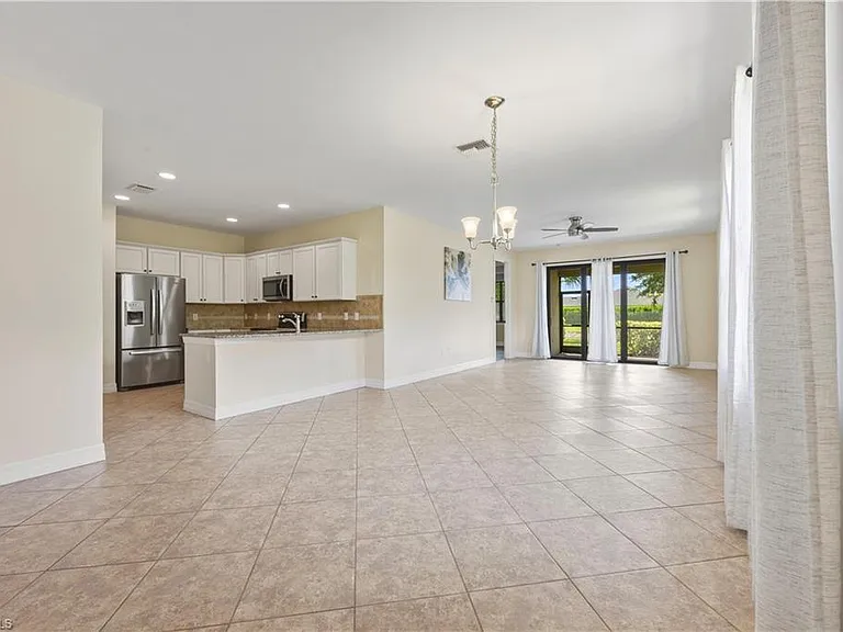 8010 Helena Ct — Photo 5