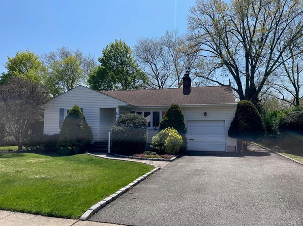 20 Gainsboro Lane, Syosset, NY 11791