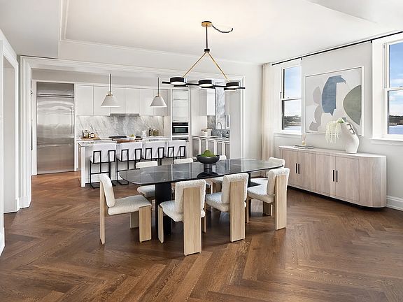 3rd image of 344 W 72nd St #1101