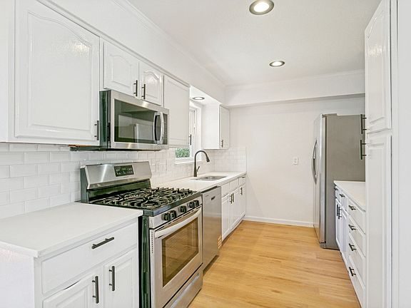 3rd image of 748 Oak Dr