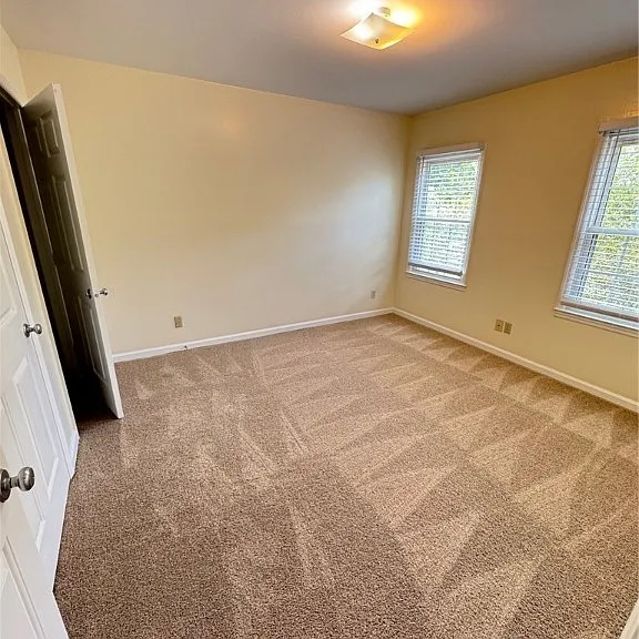 412 E Hall St — Photo 12