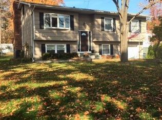 123 Lakewood Dr, Congers, NY 10920