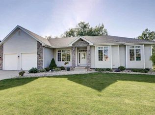 730 Weald Bridge Rd, Cottage Grove, WI 53527