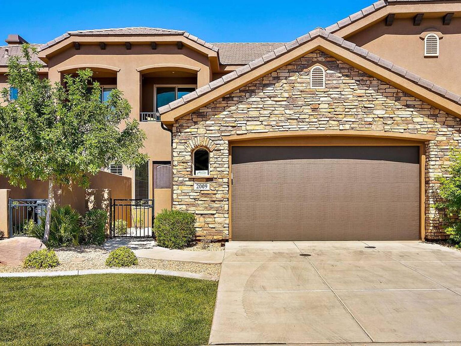 2009 N Coral Ridge Dr