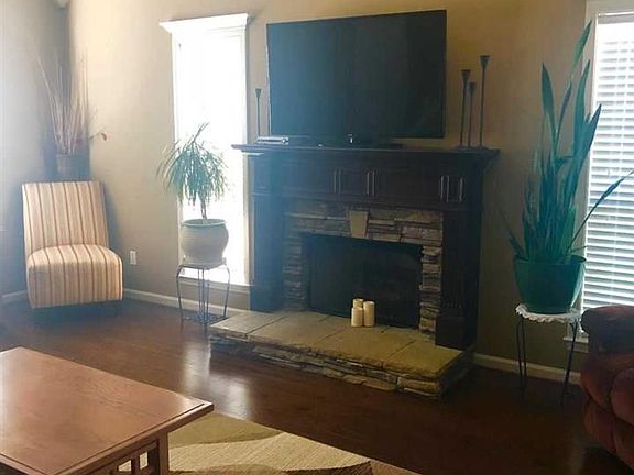 3rd image of 5829 Marchester Cir