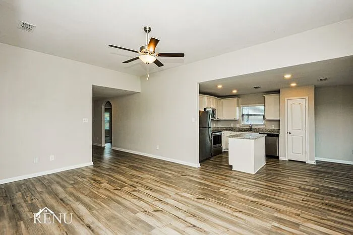 3 bed, 2.0 bath, 1379 sqft, $1,845 — Photo 4