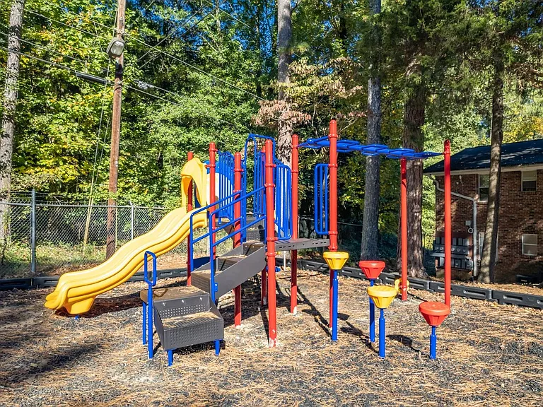 Cascade Oaks Apartments — Photo 18