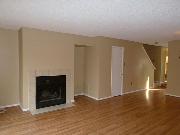 5th image of 84 Hampshire Dr