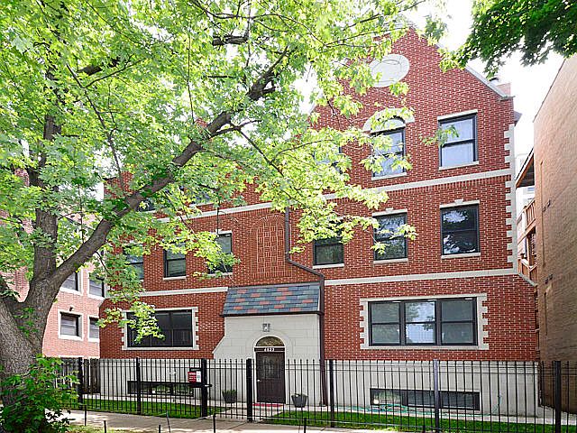1st image of 6823 N Lakewood Ave APT 2S