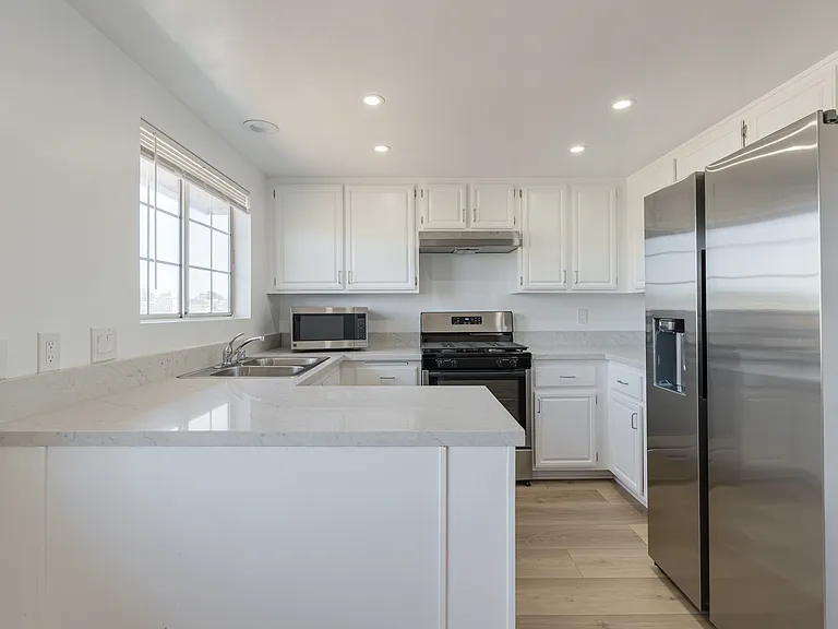 519 E Walnut Ave #4 — Photo 6