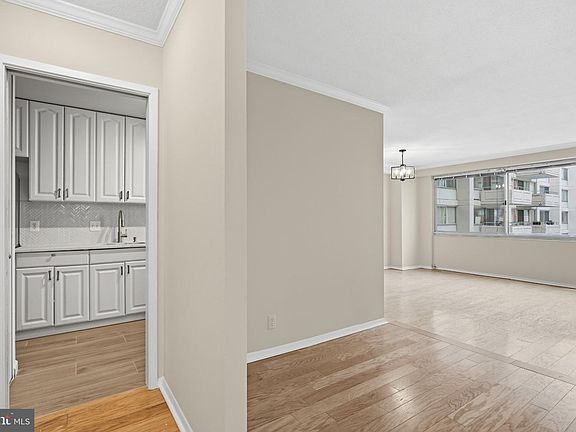 4th image of 4515 Willard Ave APT 616S