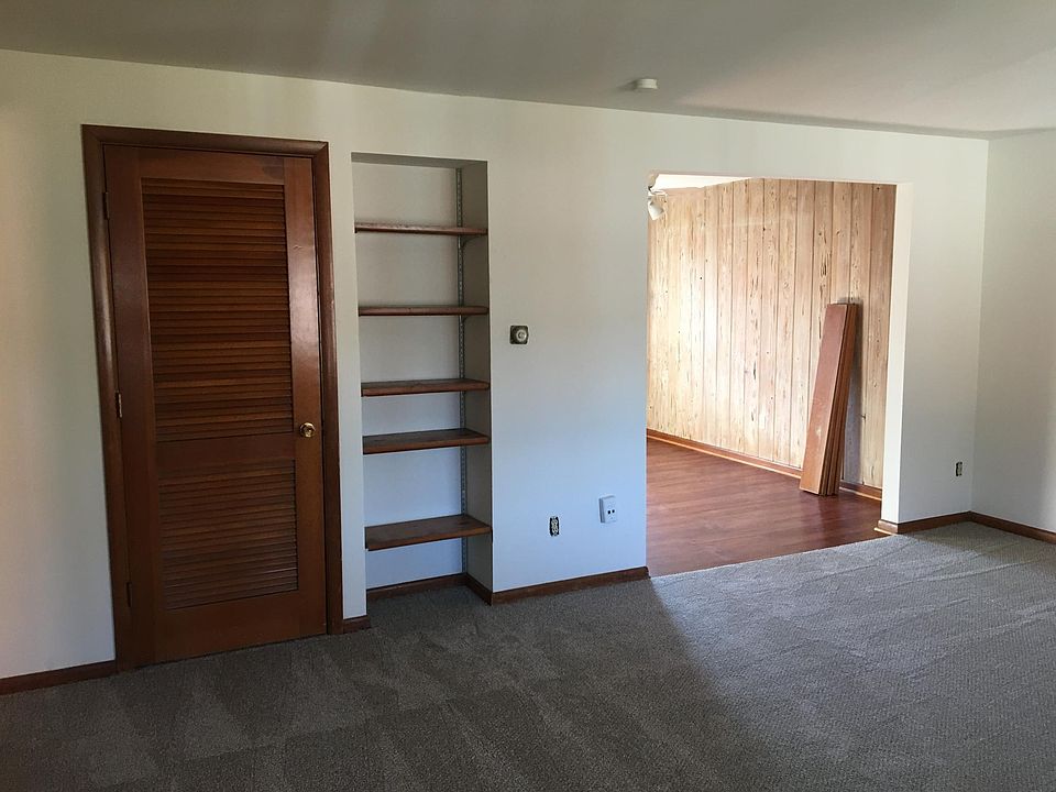 1st image of 384 Crescent Dr