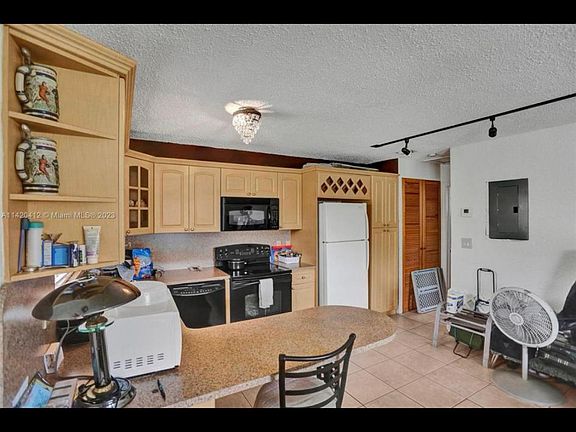 4th image of 260 Columbus Pkwy #3