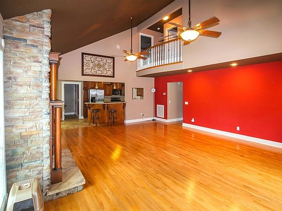 4th image of 130 Church St