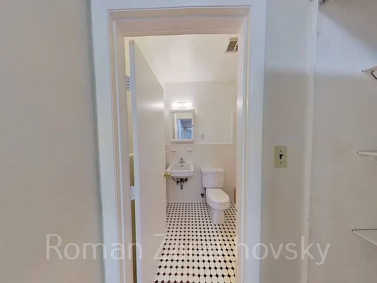 79 Sutherland Rd #8 — Photo 16