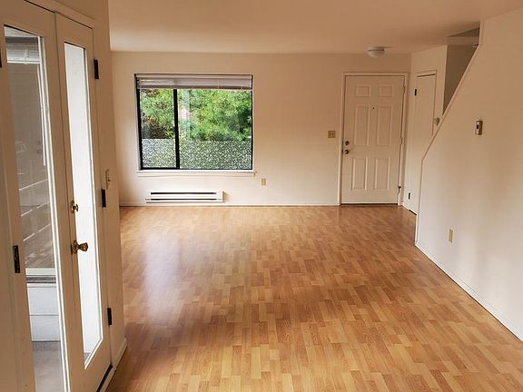 3rd image of 1058-1064 E Thomas St #1058