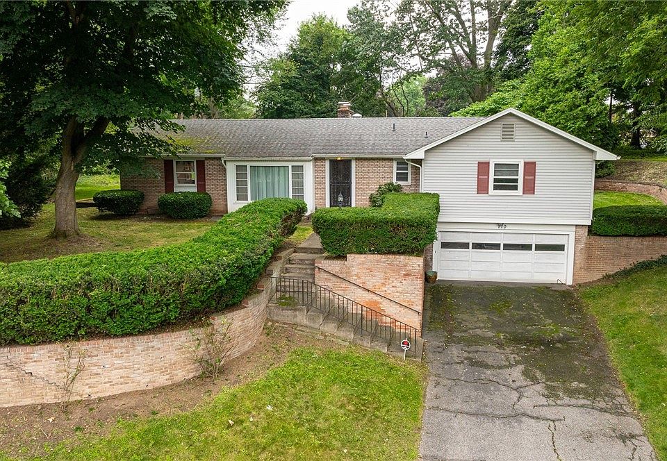 1st image of 110 Oak Manor Cres