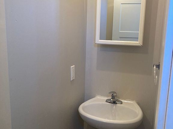 3rd image of 1959 Arlington Ave APT 2