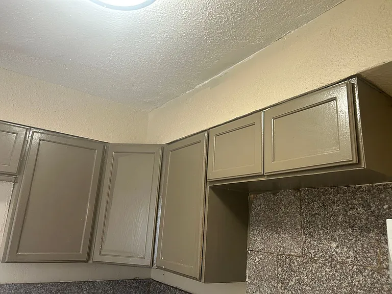 330 Seneca St #3 — Photo 2