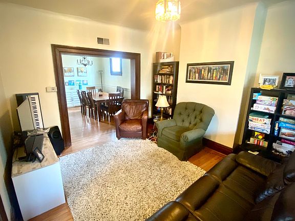 3rd image of 414 Stratton Ln