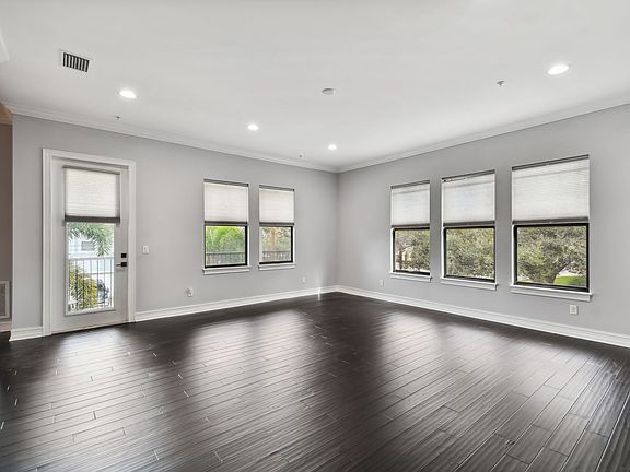 5th image of 402 S Melville Ave APT 1