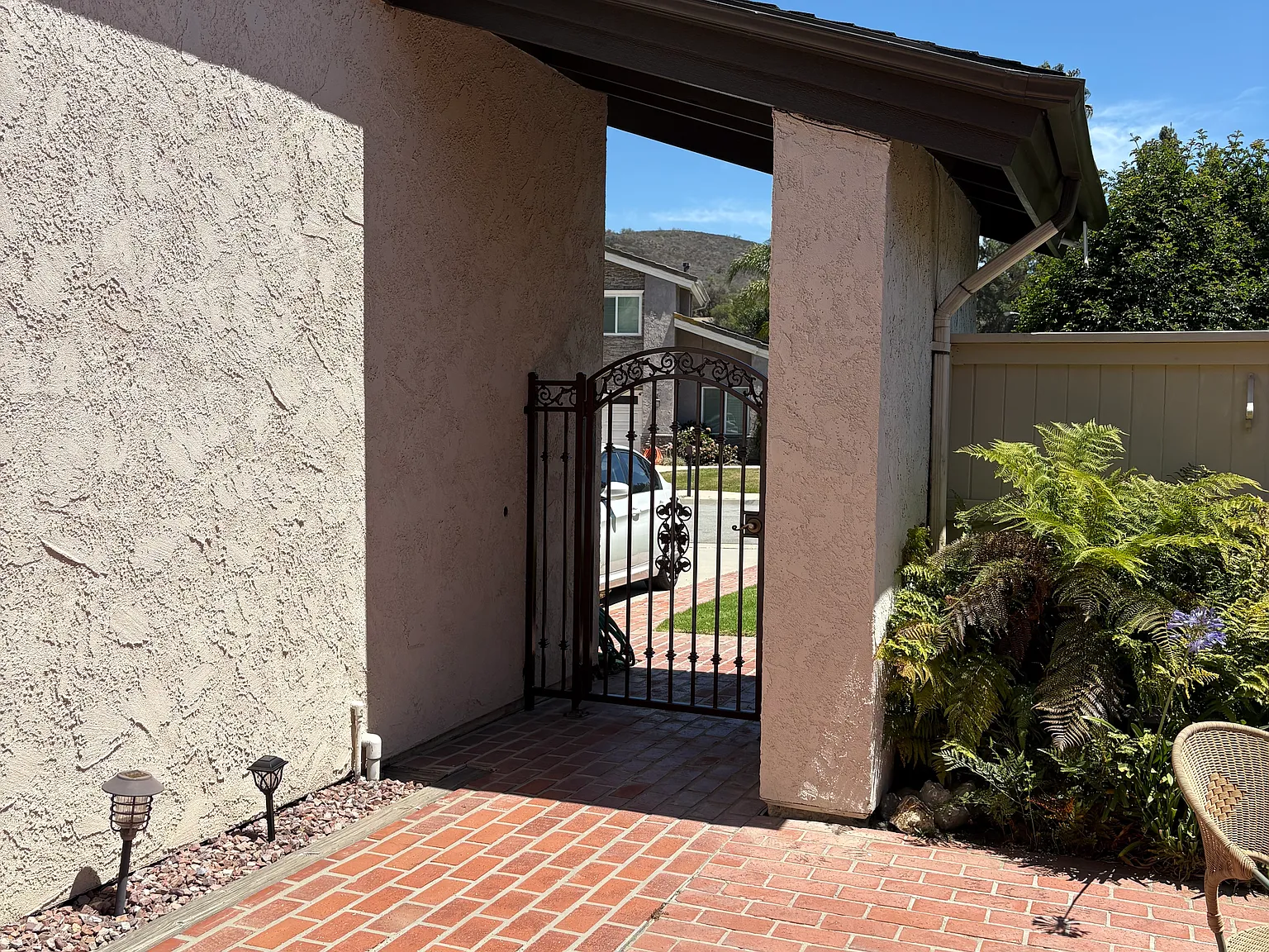 3 bed, 2008 sqft, $8,400 — Photo 4