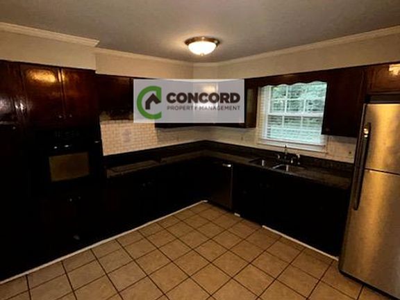 5th image of 3209 Delmonte Dr