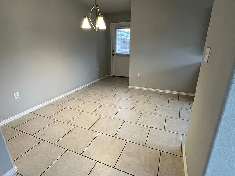 1101 Parkview Dr — Photo 5
