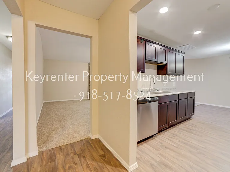 S 79th E Ave Duplex — Photo 25