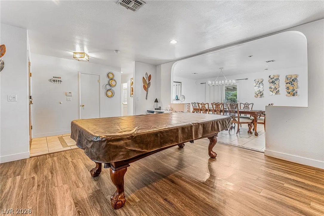 3 bed, 2.0 bath, 1811 sqft, $3,650 — Photo 4