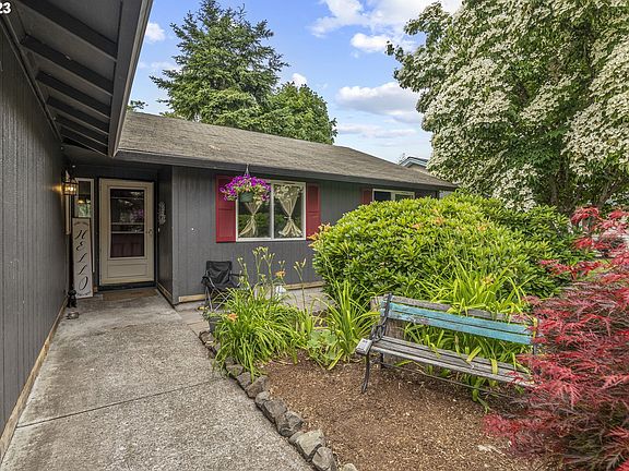 3rd image of 221 Larch St