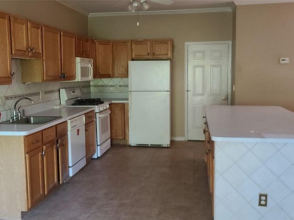 4th image of 11 Oyster Cove Ln #11