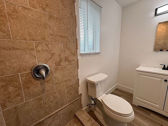 4th image of 5405 Imperial Ave APT 2