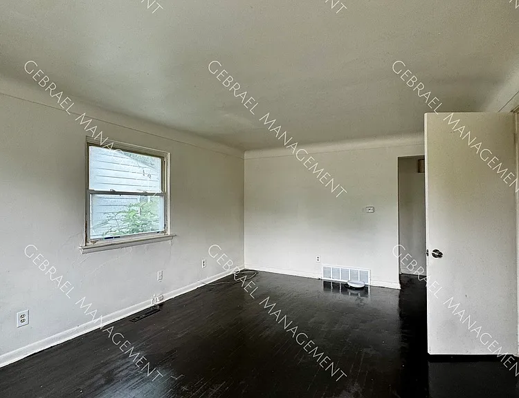 1413 Mann Ave — Photo 8