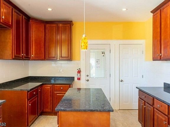 4th image of 152 Delmar Pl Floor 2