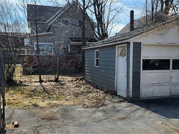 3rd image of 611 Mill St