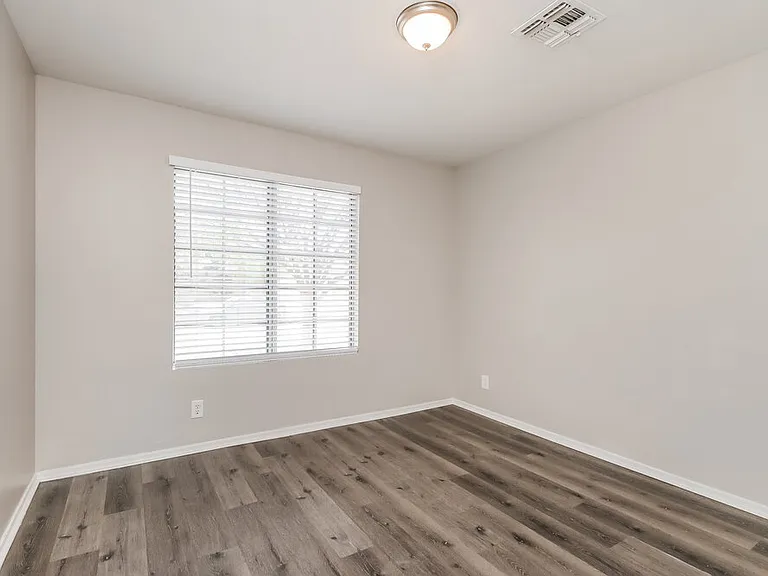 1042 S Canal Dr — Photo 14