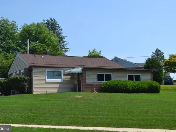 2220 Baldwin Run Dr, Aston, PA 19014