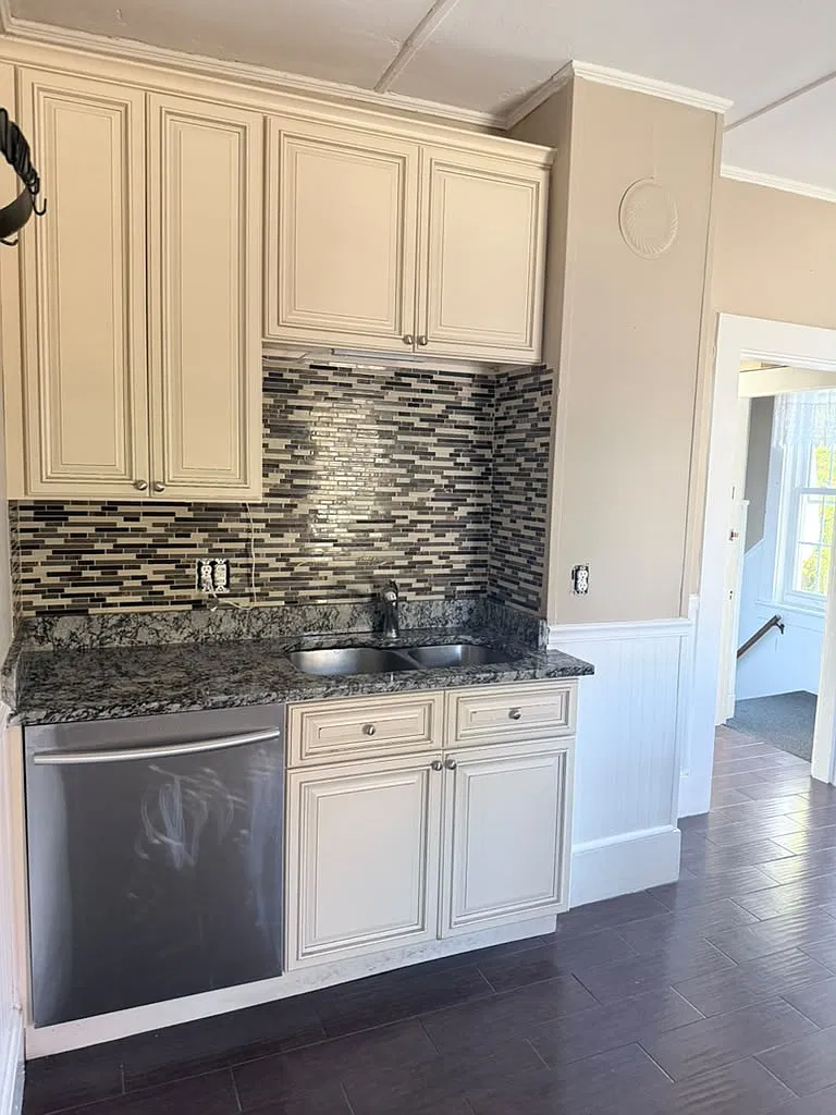 4 bed, $2,600 — Photo 3